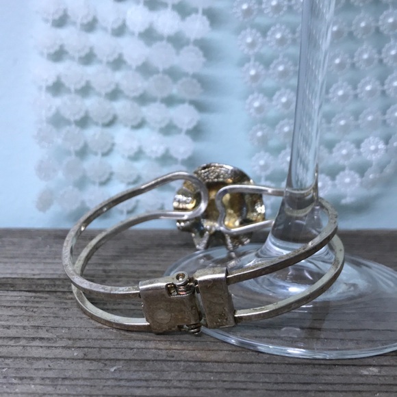 8/$25🌸🌺🌺vintage bangle - Picture 2 of 3